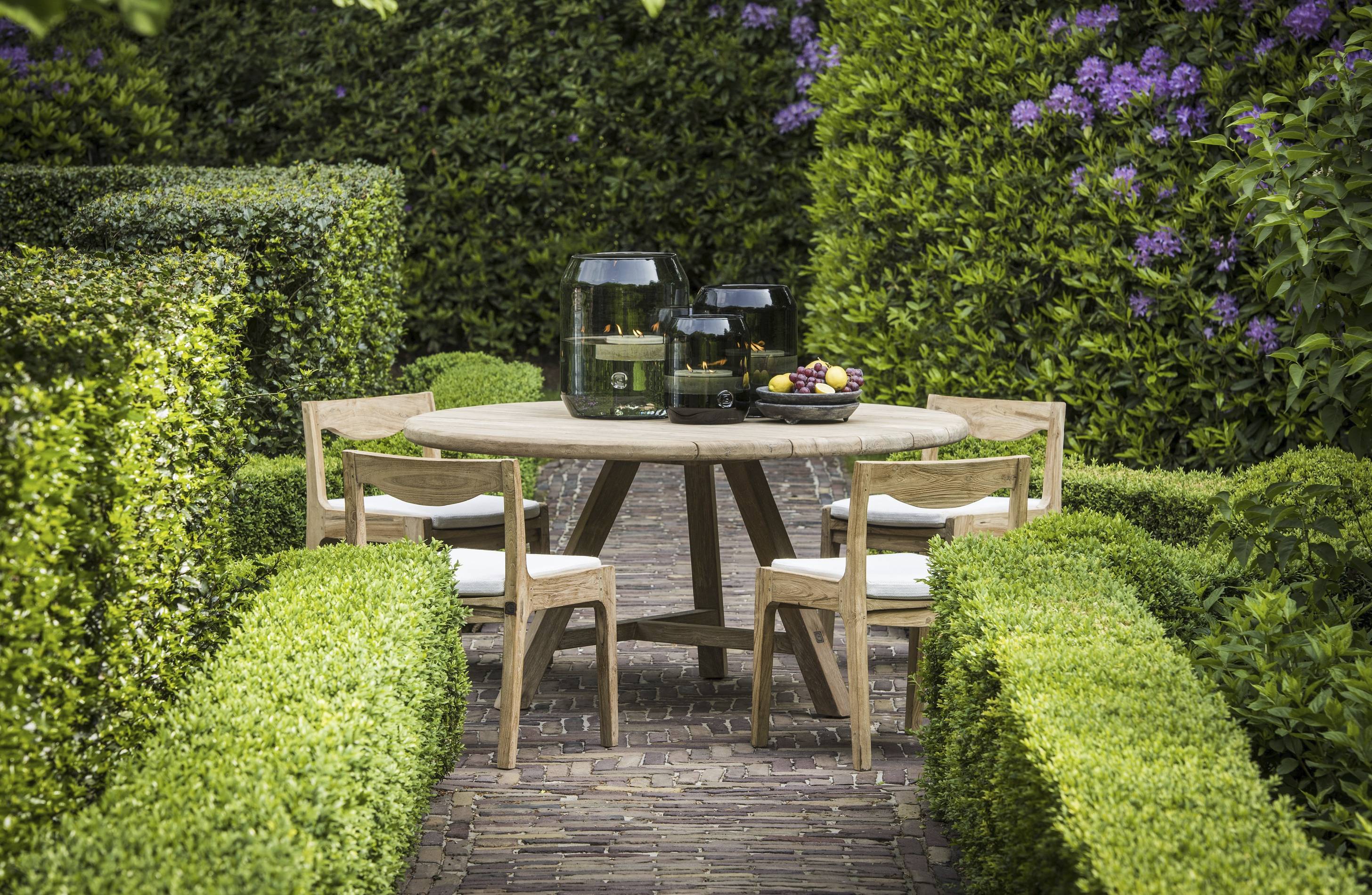 Alfresco Awaits: 14 Outdoor Dining Tables To Create An Outdoor Oasis